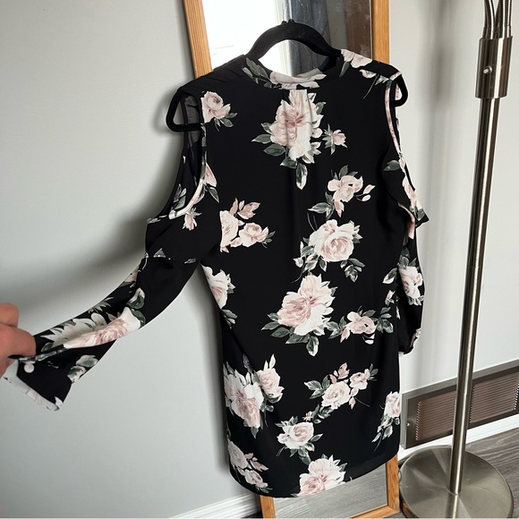 Cold shoulder Le chateau floral dress - Picture 5 of 6
